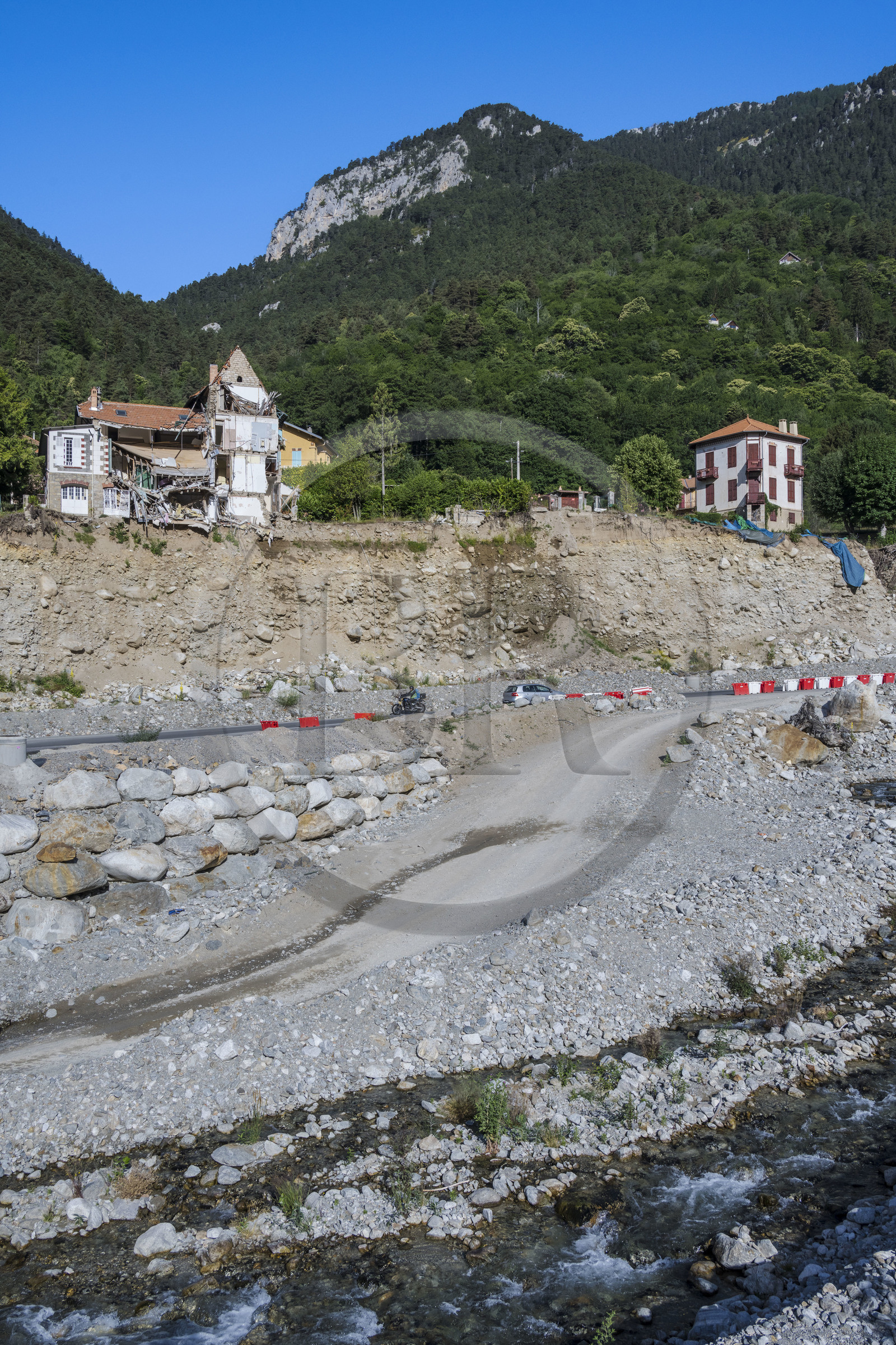 France, Alpes-Maritimes (06), parc national du Mercantour, Haute-Vésubie, Saint-Martin-Vésubie, la vallée reste très touchée par la tempête Alex du 2 octobre 2020, la maison du Clos Joli emporté par la tempête