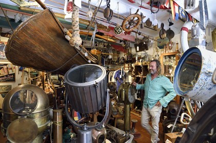 France, Var, Saint-Tropez, place de l'Ormeau, La Vieille Mer marine antiques store, Walter Wolkowicz Marine Antiquarian