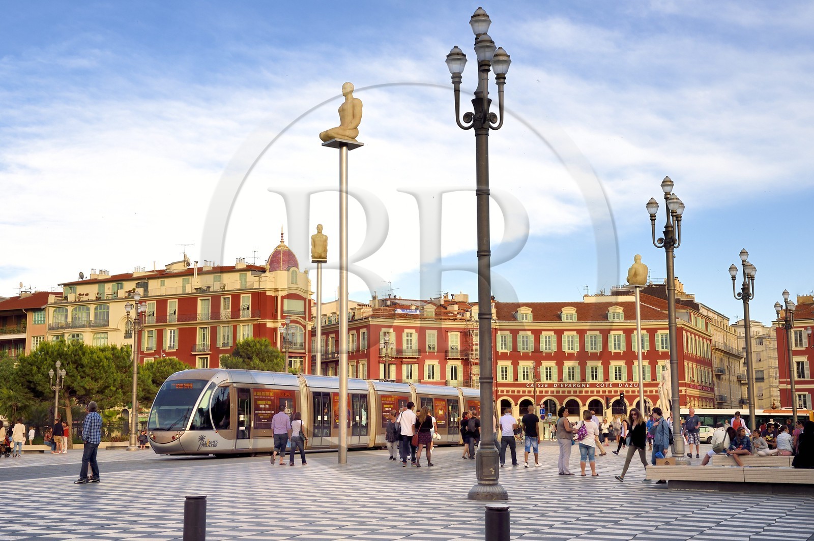France, Alpes-Maritimes (06), Nice, quartier du Vieux Nice, place Masséna, statues de Jaume Plensa