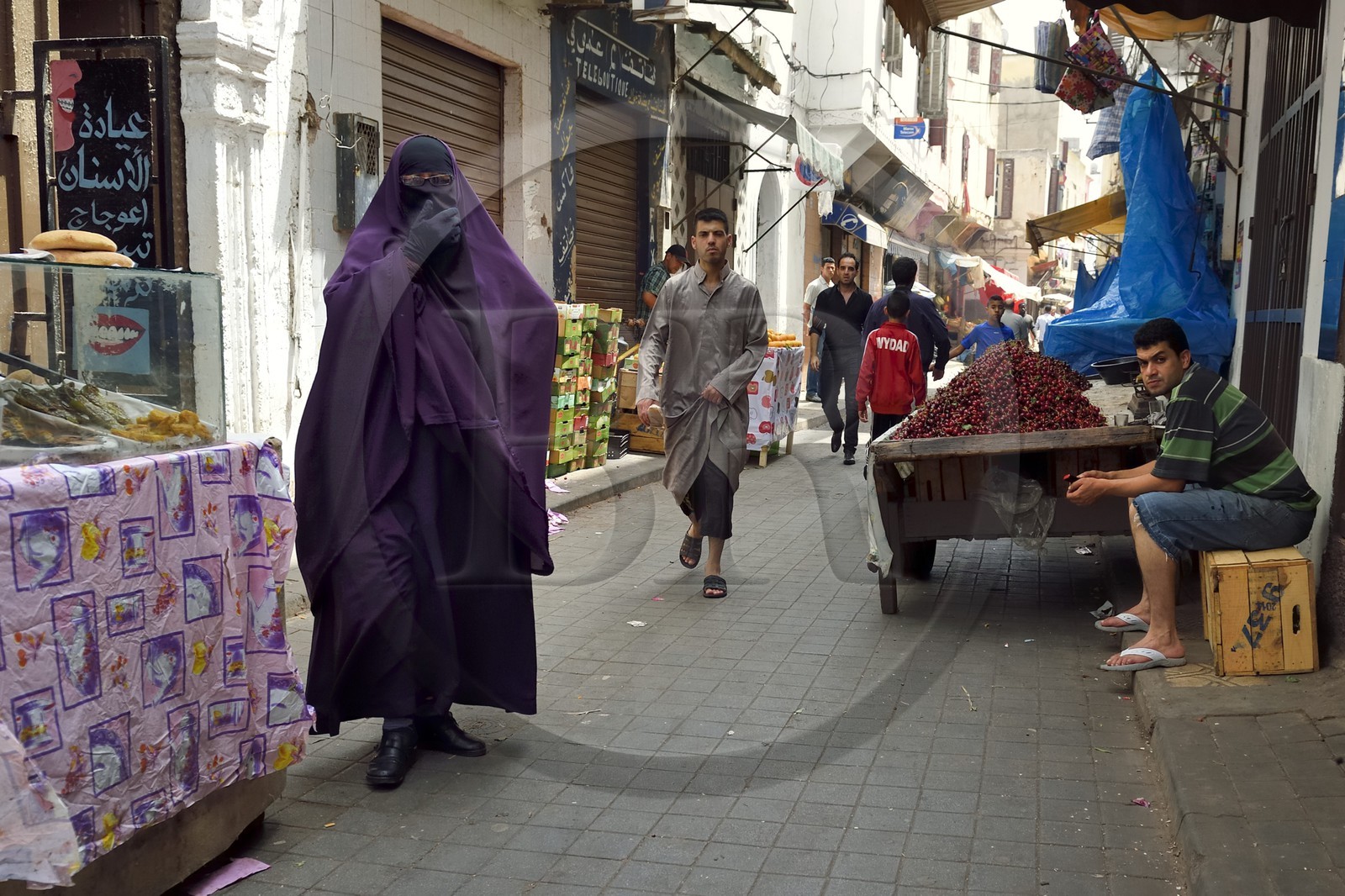Morocco, Casablanca, old Medina, woman in burka