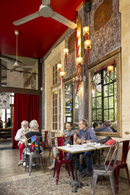 France, Vaucluse (84), Avignon, le restaurant café cinéma d'art et essai Utopia