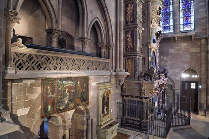 France, Bas-Rhin (67), Strasbourg, vieille ville classée au Patrimoine Mondial de l'UNESCO, la cathédrale Notre-Dame, bras sud du transept, l'homme accoudé à la cantoria et l'horloge astronomique