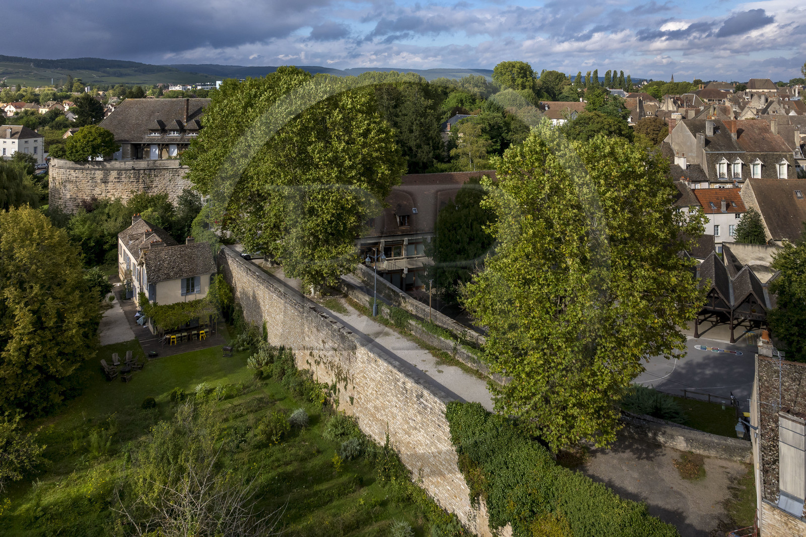 France, Côte-d'Or (21), les climats de Bourgogne classés Patrimoine Mondial de l'UNESCO, Beaune, le rempart des Dames à l'ouest de la vieille ville (vue aérienne)