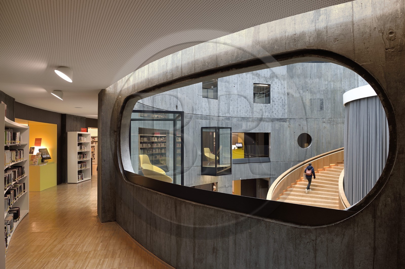 France, Seine-Maritime (76), Le Havre, Centre-ville reconstruit du Havre par Auguste Perret classé Patrimoine Mondial de l'UNESCO, le petit Volcan oeuvre de l'architecte Oscar Niemeyer, bibliothèque et médiathèque