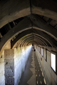 France, Loiret (45), Vallée de la Loire classée Patrimoine Mondial de l' UNESCO, Sully-sur-Loire, chemin de ronde, mention obligatoire : Châteaux de Sully-sur-Loire, propriété du département du Loiret