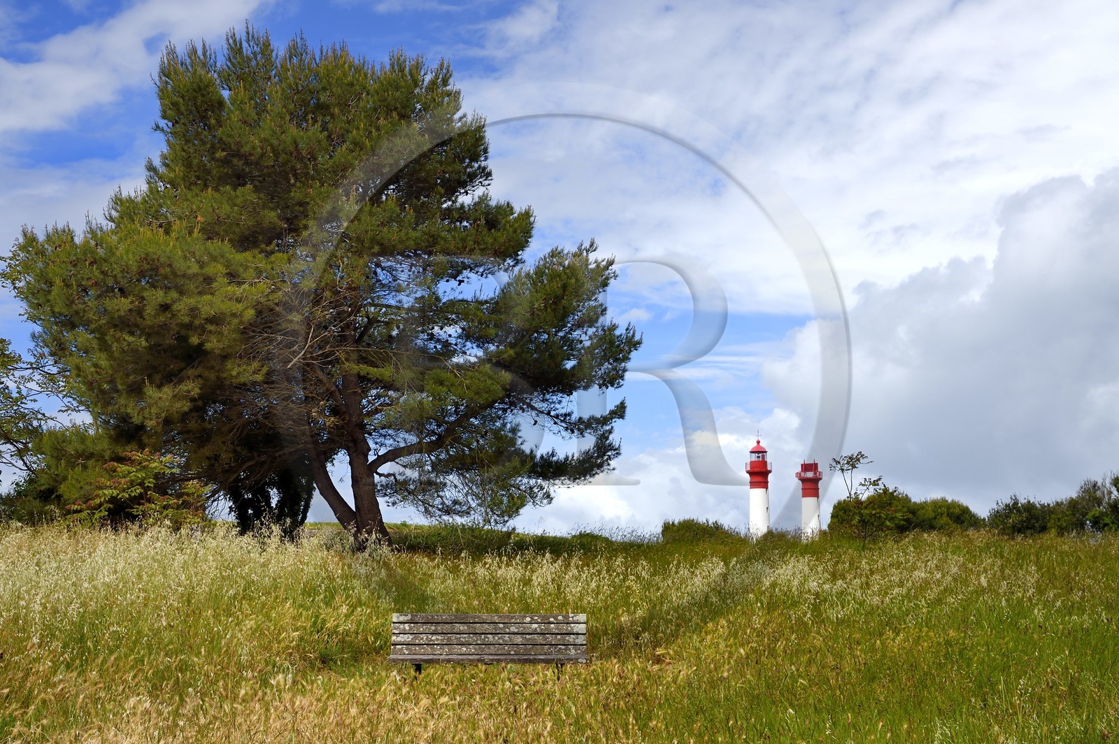 France, Charente-Maritime (17), Ile d'Aix, phare de l'ile à deux tours construit en 1840