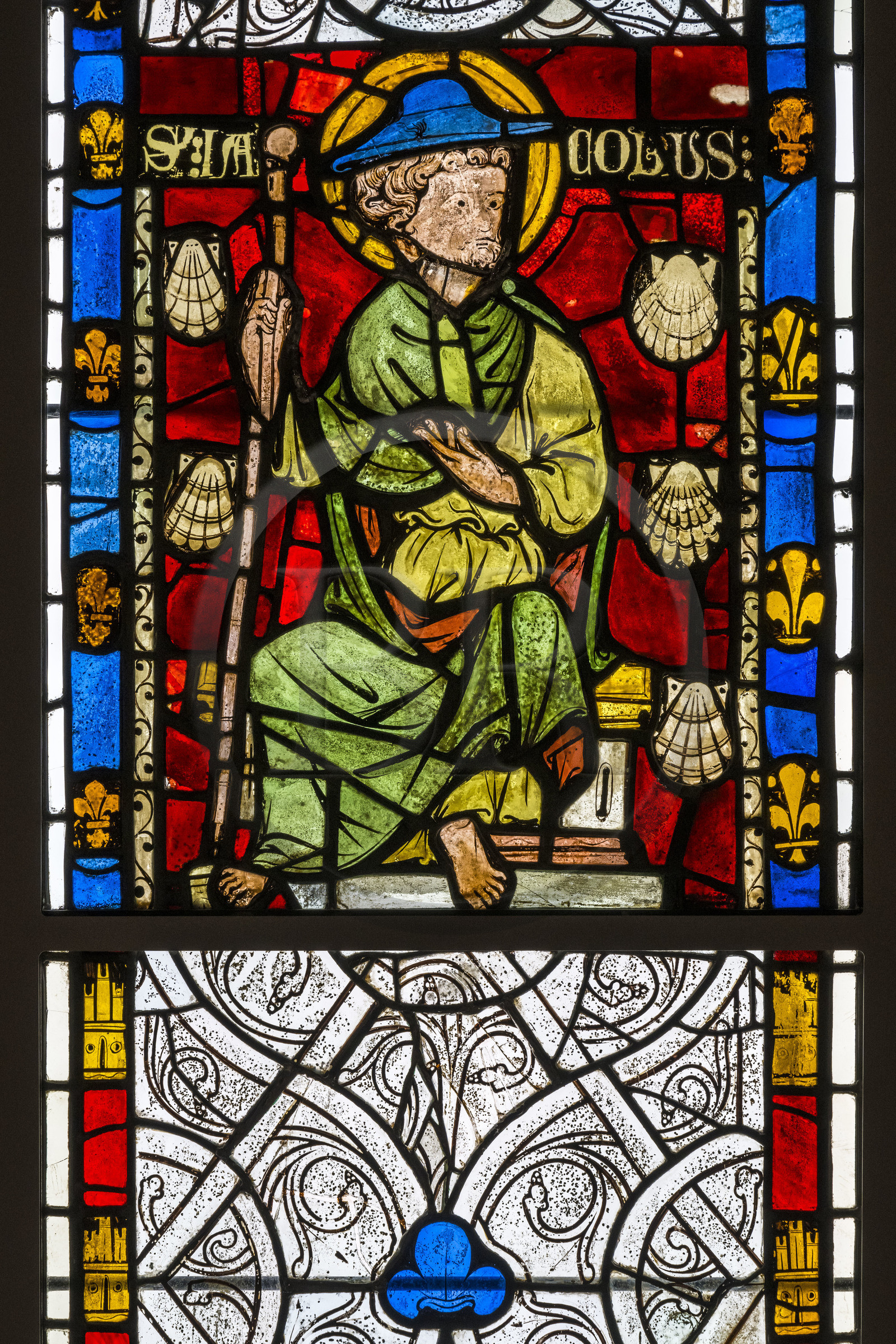 France, Paris (75), Musée de Cluny - Musée national du Moyen-Age, vitrail représentant Saint-Jacques (1270-1300) provenant du chateau royal de Rouen