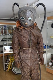 France, Var (83), Sanary-sur-Mer, Musée Frédéric Dumas consacré à l'archéologie sous-marine et à l'histoire des équipements de plongée sous-marine, copie du scaphandre inventé par le chevalier de Beauve en 1715