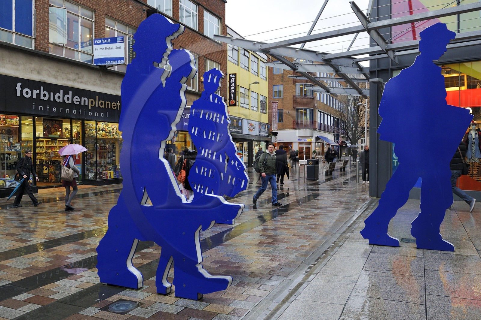 United Kingdom, Northern Ireland, Belfast, sculptures at the entrance of Victoria Square commercial center on Ann Street