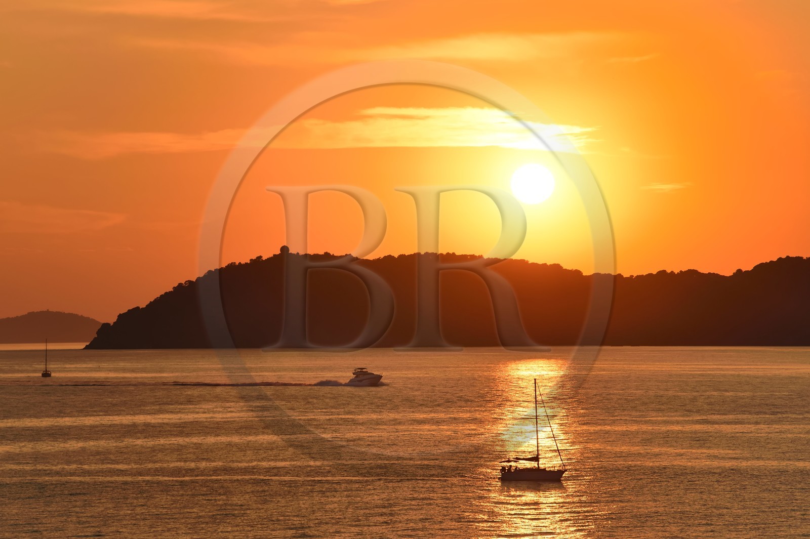 France, Var (83), Iles d'Hyères, parc national de Port Cros, Ile de Porquerolles, vue depuis le Fort du Petit Langoustier sur la Presqu'Ile de Giens
