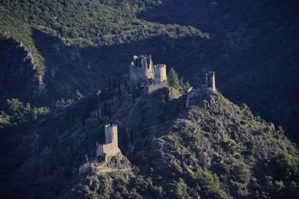 France, Aude (11), les tours du château cathare de Lastours (vue aérienne)