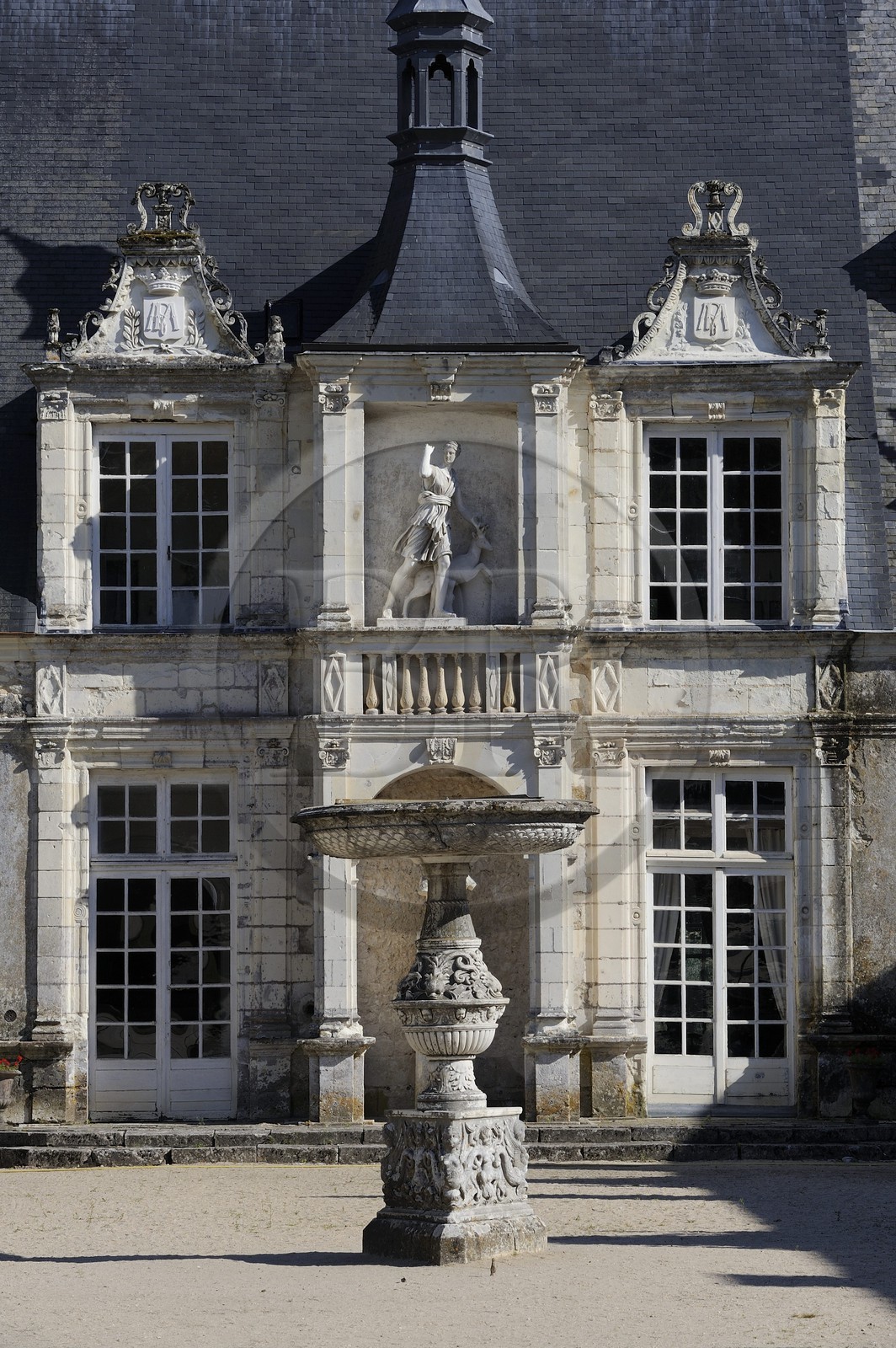 France, Loir et Cher, Villesavin Castle (Loire chateau), honor courtyard