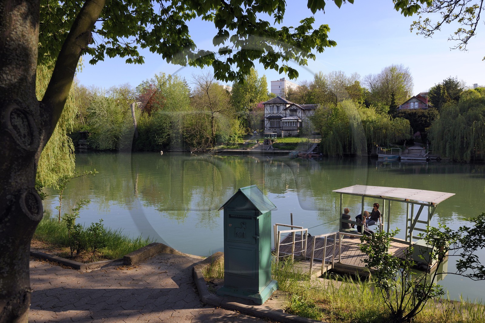 France, Val-de-Marne (94), les bords de Marne, Nogent-sur-Marne, villas sur l'Ile des loups