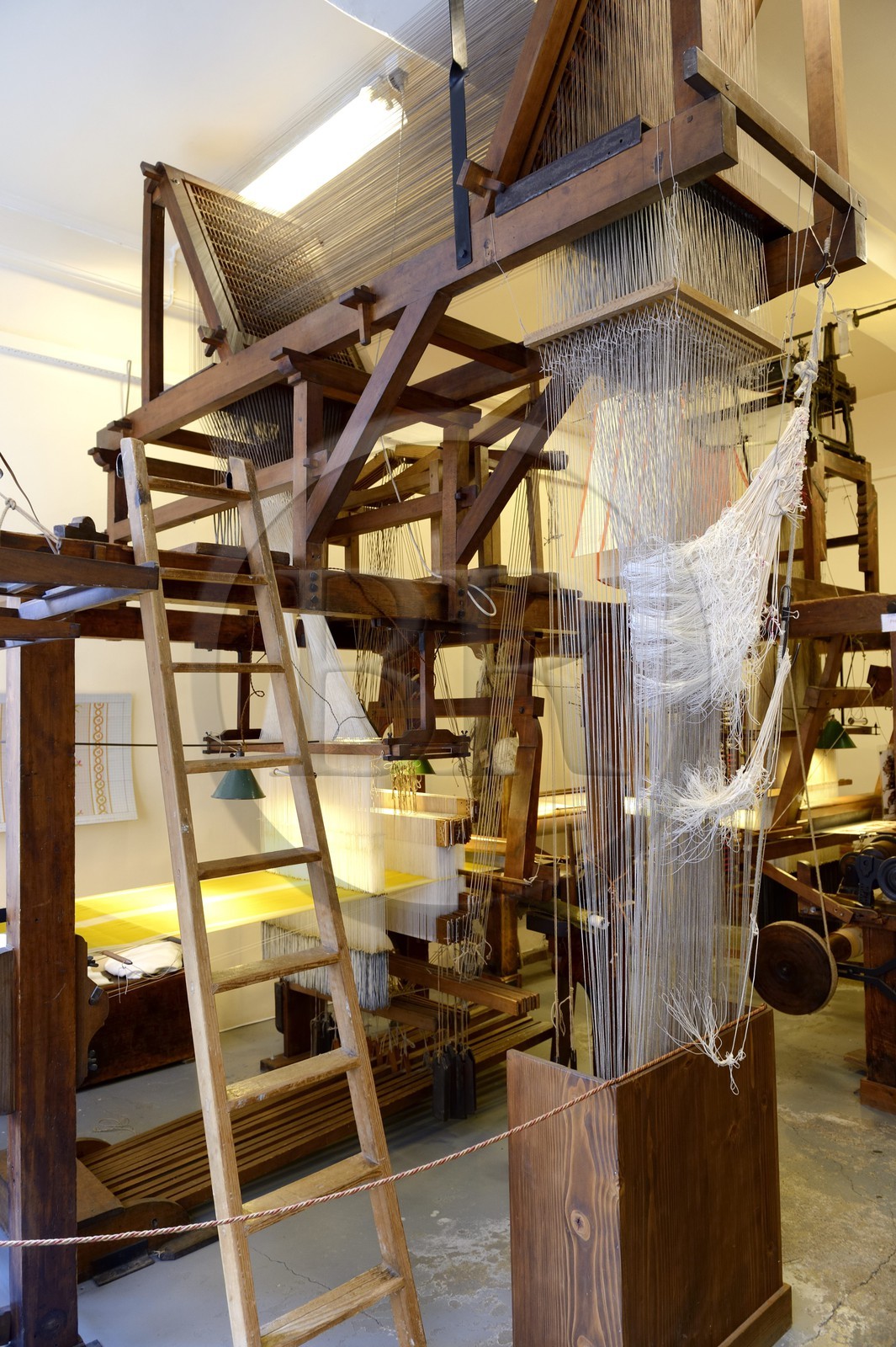 France, Rhône (69), Lyon, quartier de la Croix-Rousse, la Maison des Canuts, métier (à tisser) à la tire antérieur au métier Jacquard