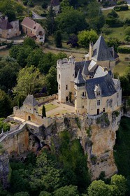 France, Dordogne (24), Périgord Noir, vallée de la Dordogne, Vitrac, chateau de Montfort (vue aérienne)