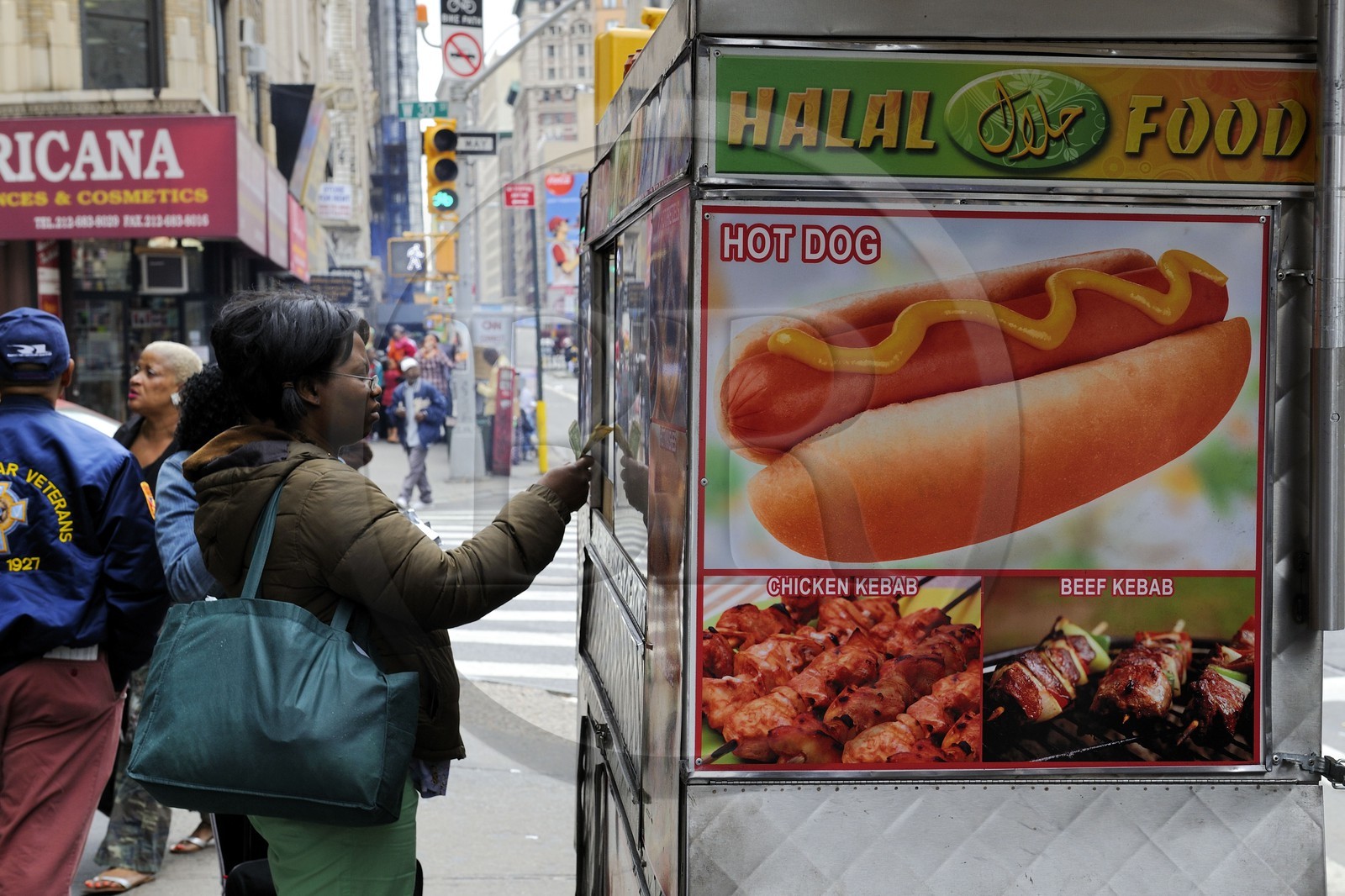 Etats-Unis, New York, Manhattan, Midtown, vendeur ambulant de Hot Dog