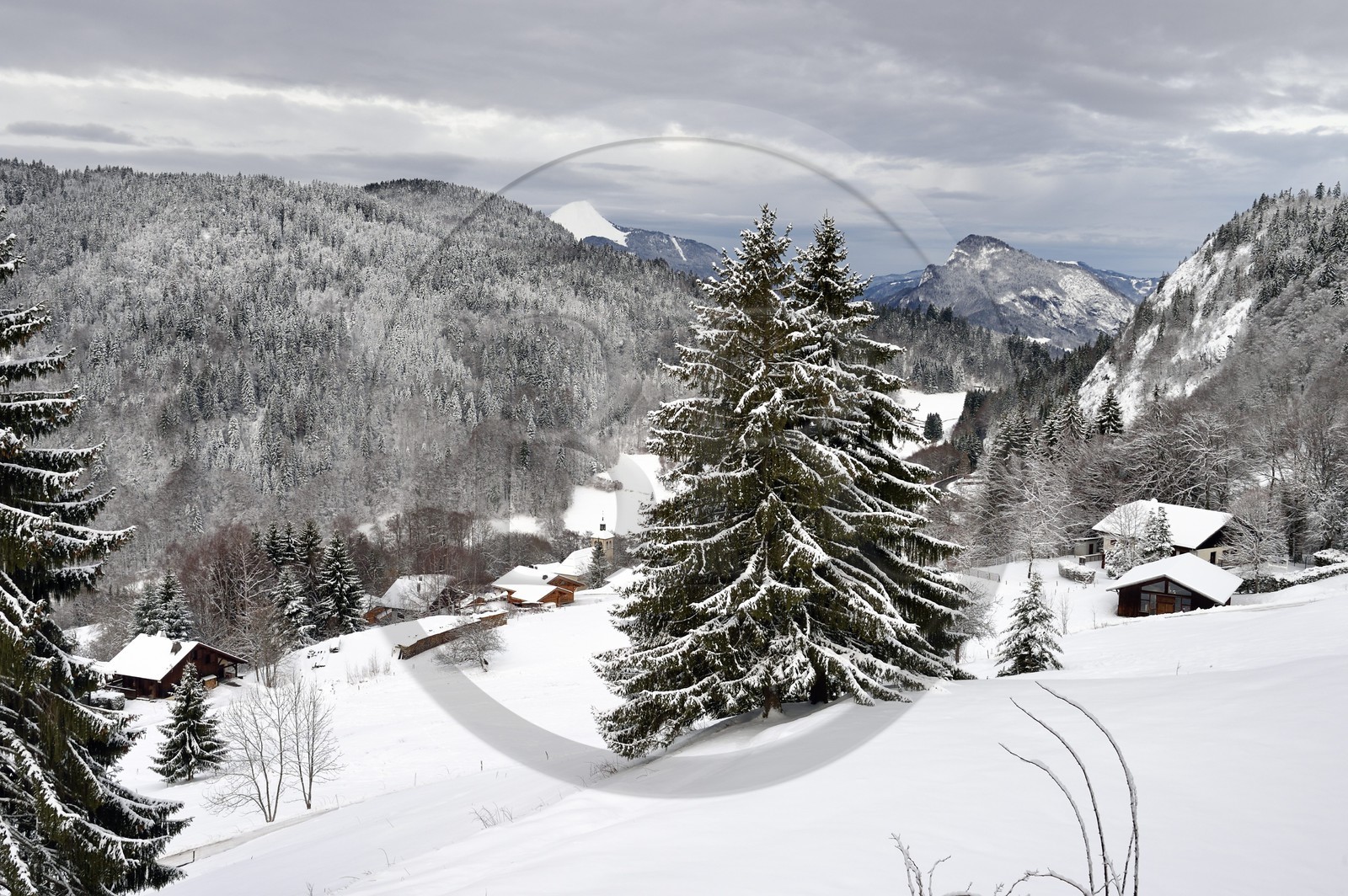 France, Haute-Savoie (74), station de ski Les Carroz d'Arâches, village d'Arâches-la-Frasse