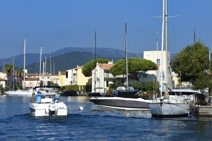 France, Var (83),  golfe de Saint-Tropez, la cité lacustre de Port-Grimaud, maisons avec leur ponton privé