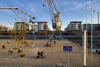 France, Bas-Rhin (67), aménagement du port du Rhin et reconversion du môle du Bassin d’Austerlitz, place de la Liberté, le Centre commercial Rivetoile