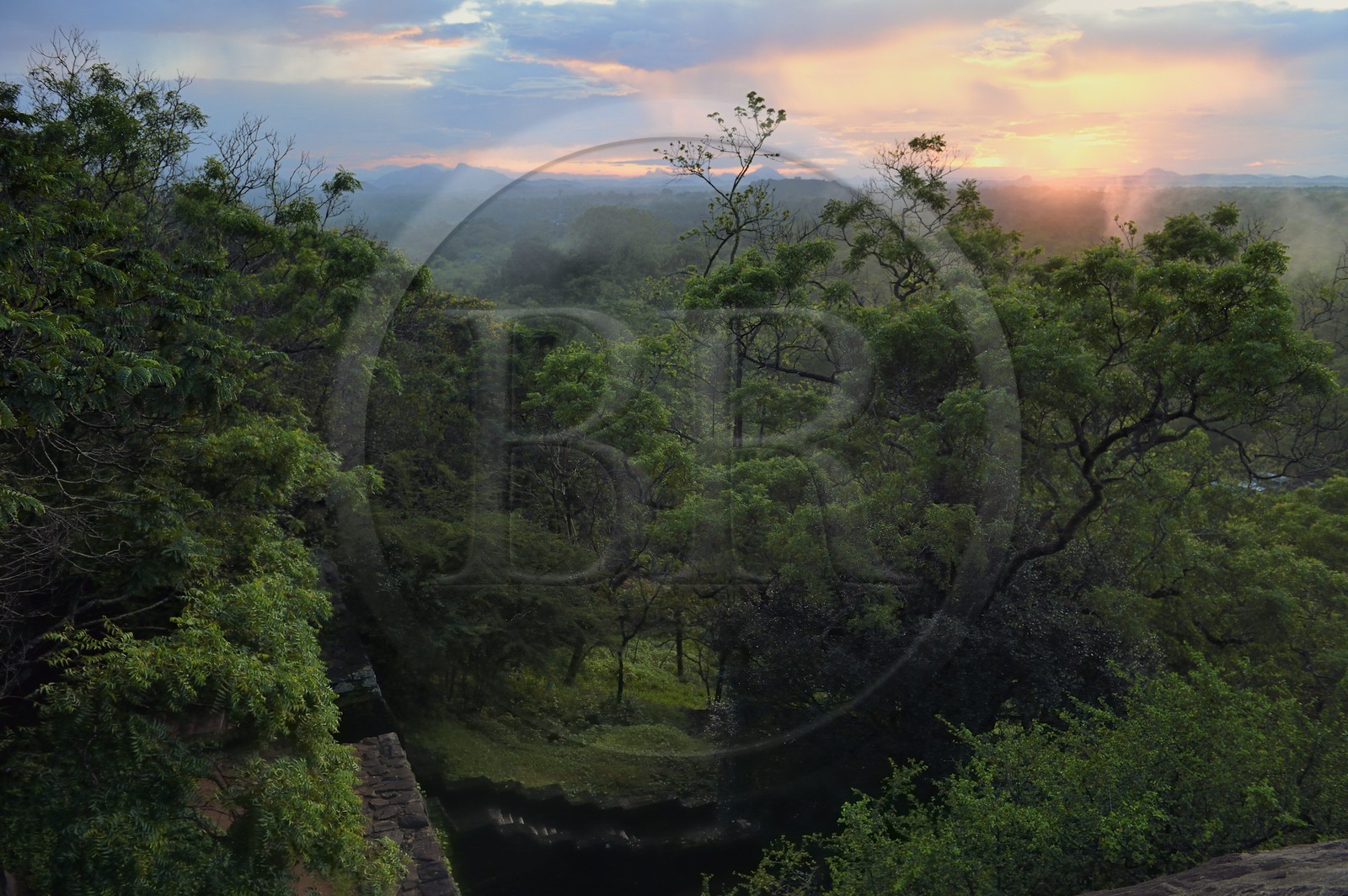 Sri Lanka, province centrale, district de Matale, Sigiriya, ville ancienne de Sigiriya classée patrimoine mondial de l'UNESCO, l'ancien palais forteresse du Rocher du Lion