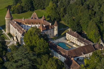 France, Nièvre (58), Parc naturel régional du Morvan, Bazoches, le chateau de Bazoches qui fut propriété du maréchal Sébastien le Prestre de Vauban (vue aérienne)