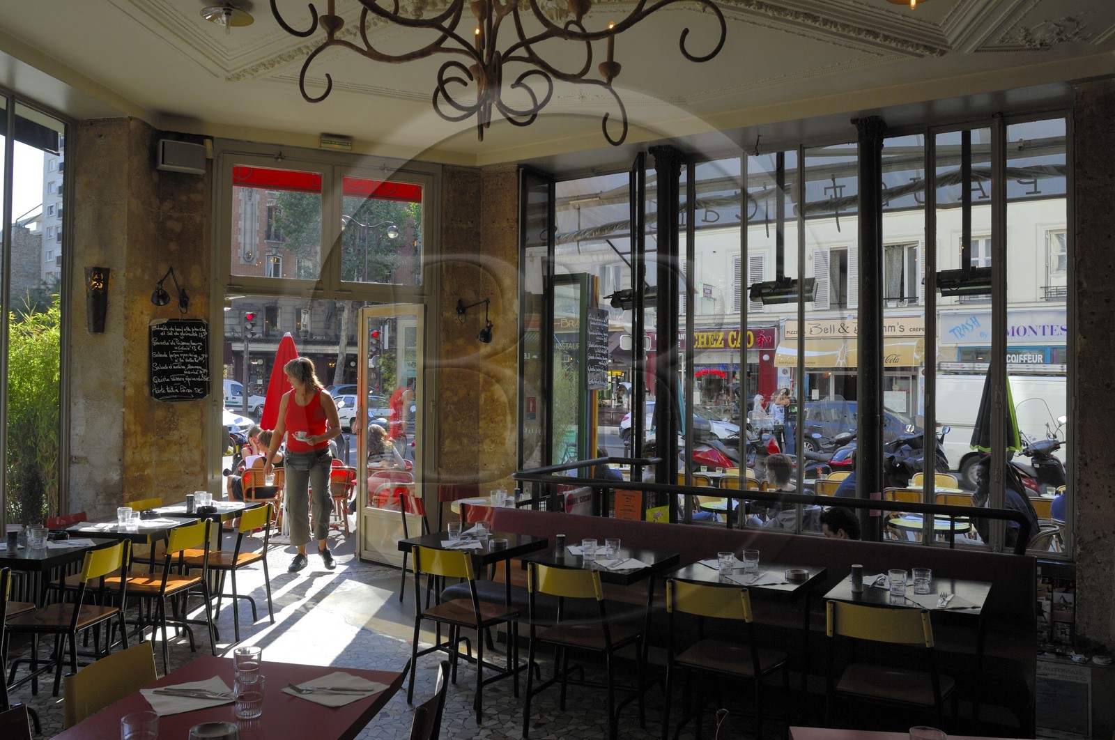 France, Paris, the bistrot Pause Cafe in the rue de Charonne