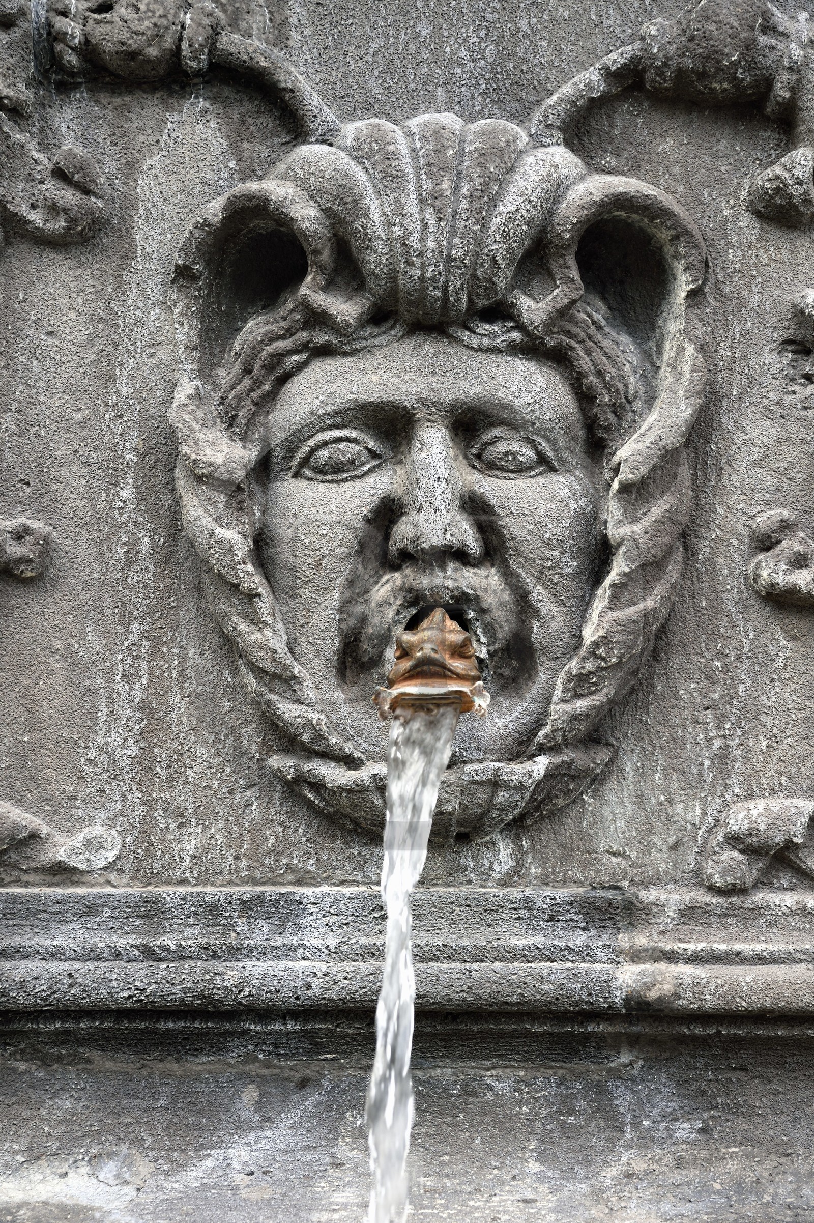 France, Puy-de-Dôme (63), Clermont-Ferrand, fontaine d'Amboise Renaissance du XVIe siècle réalisée en pierre de Volvic, détail