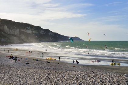 France, Seine-Maritime (76), Pays de Caux, Côte d'Albâtre, kitesurf à la plage de Saint-Jouin-Bruneval
