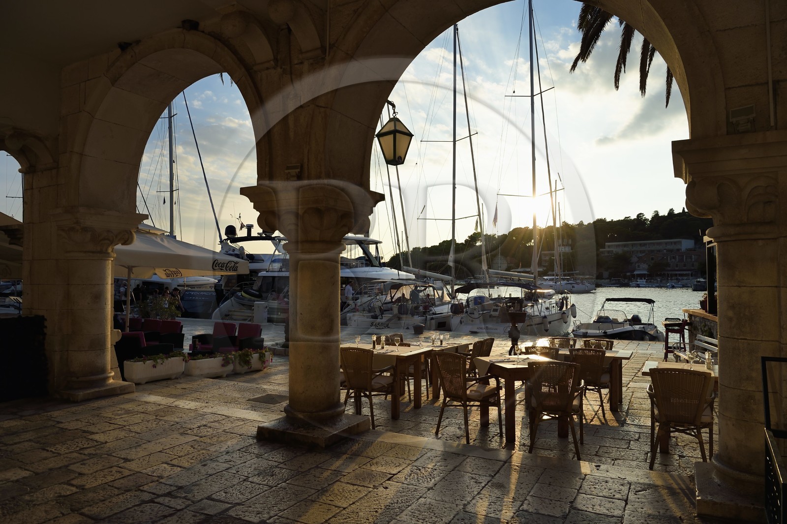 Croatia, Dalmatia, Dalmatian coast, Island of Hvar, restaurant tables on the town docks of Hvar