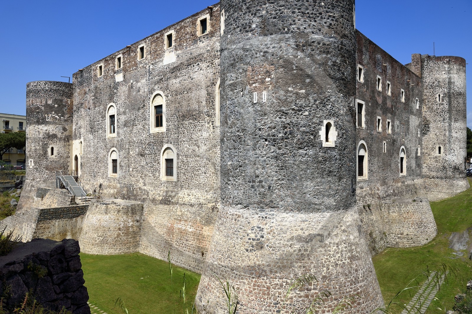 Italie, Sicile, Catane, ville baroque classée au Patrimoine Mondial de l'UNESCO, le Chateau d'Ursino (Castello Ursino) est un édifice militaire du XIIIe siècle