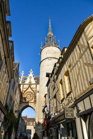 France, Yonne (89), Auxerre, la tour et la porte de l'Horloge du XVe siècle