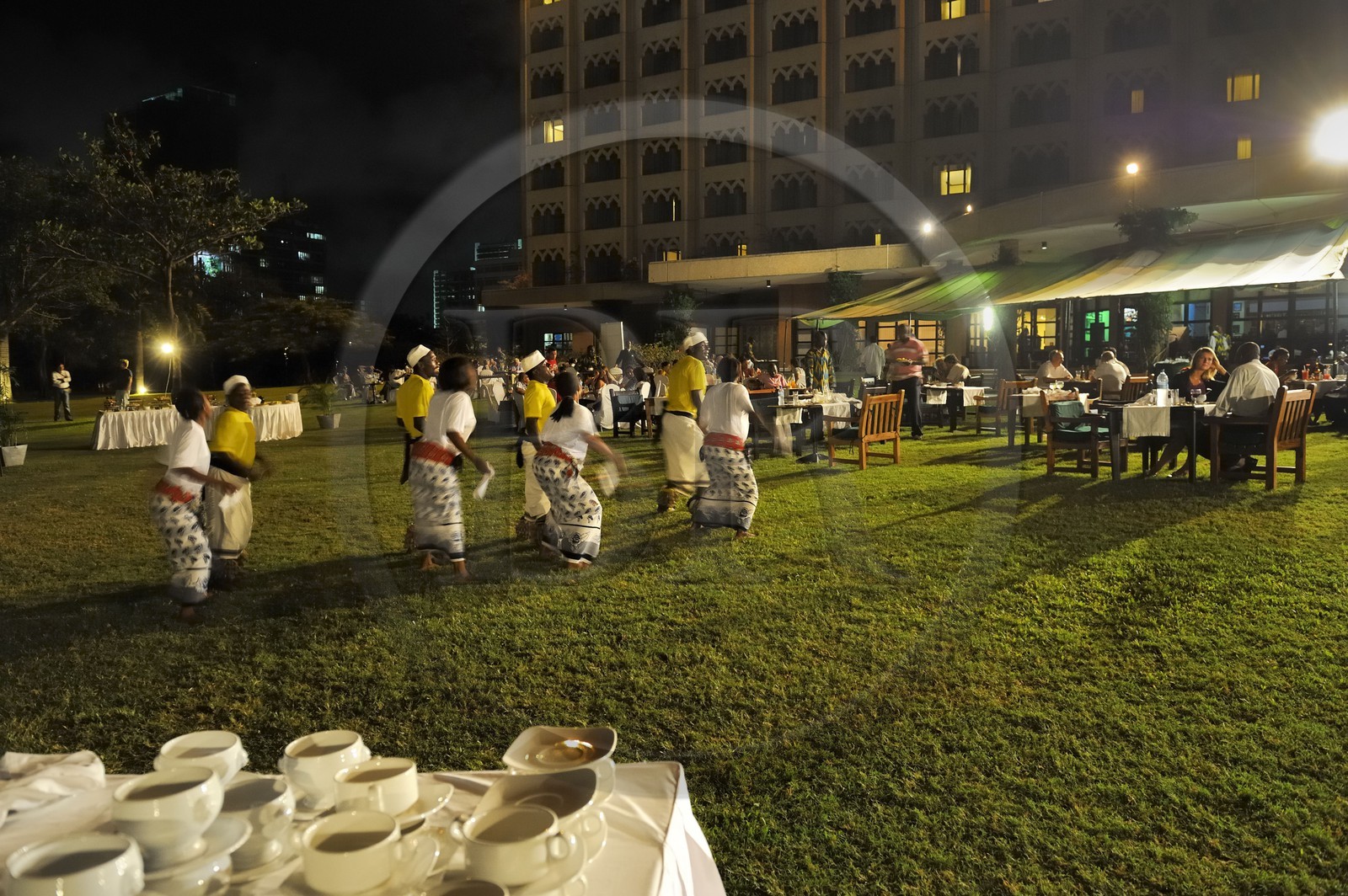 Tanzania, Dar es-Salaam, Mövenpick Hotel, traditional dances in the gardens