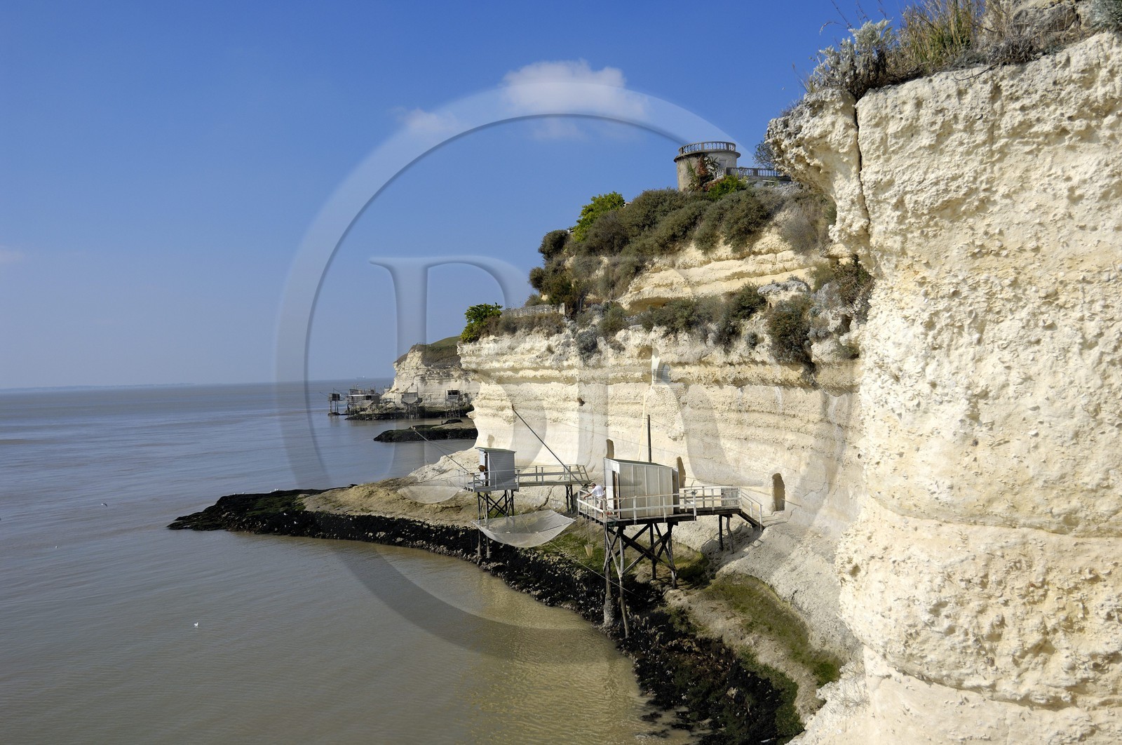 France, Charente-Maritime (17), Meschers-sur-Gironde, carrelets des grottes du Regulus