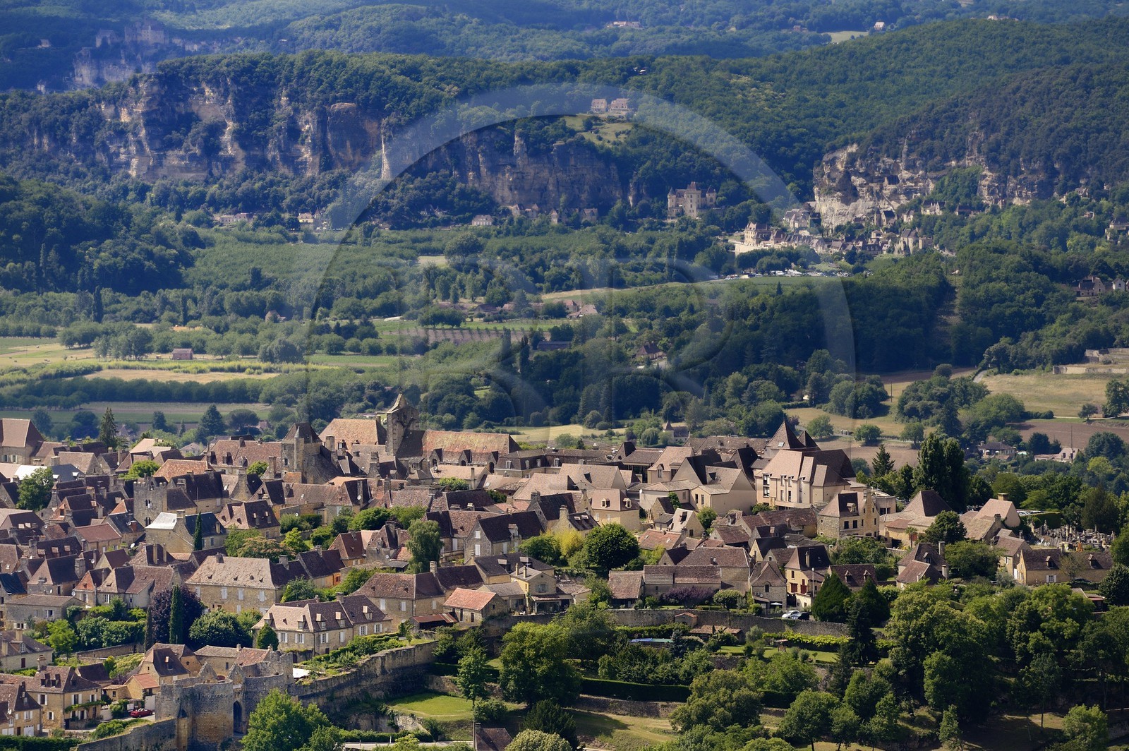 France, Dordogne (24), Périgord Noir, vallée de la Dordogne, vallée de la Dordogne, Domme, labellisé Les Plus Beaux Villages de France (vue aérienne)