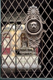 France, Puy-de-Dôme (63), Clermont-Ferrand, porte d'un hotel particulier rue Blaise Pascal