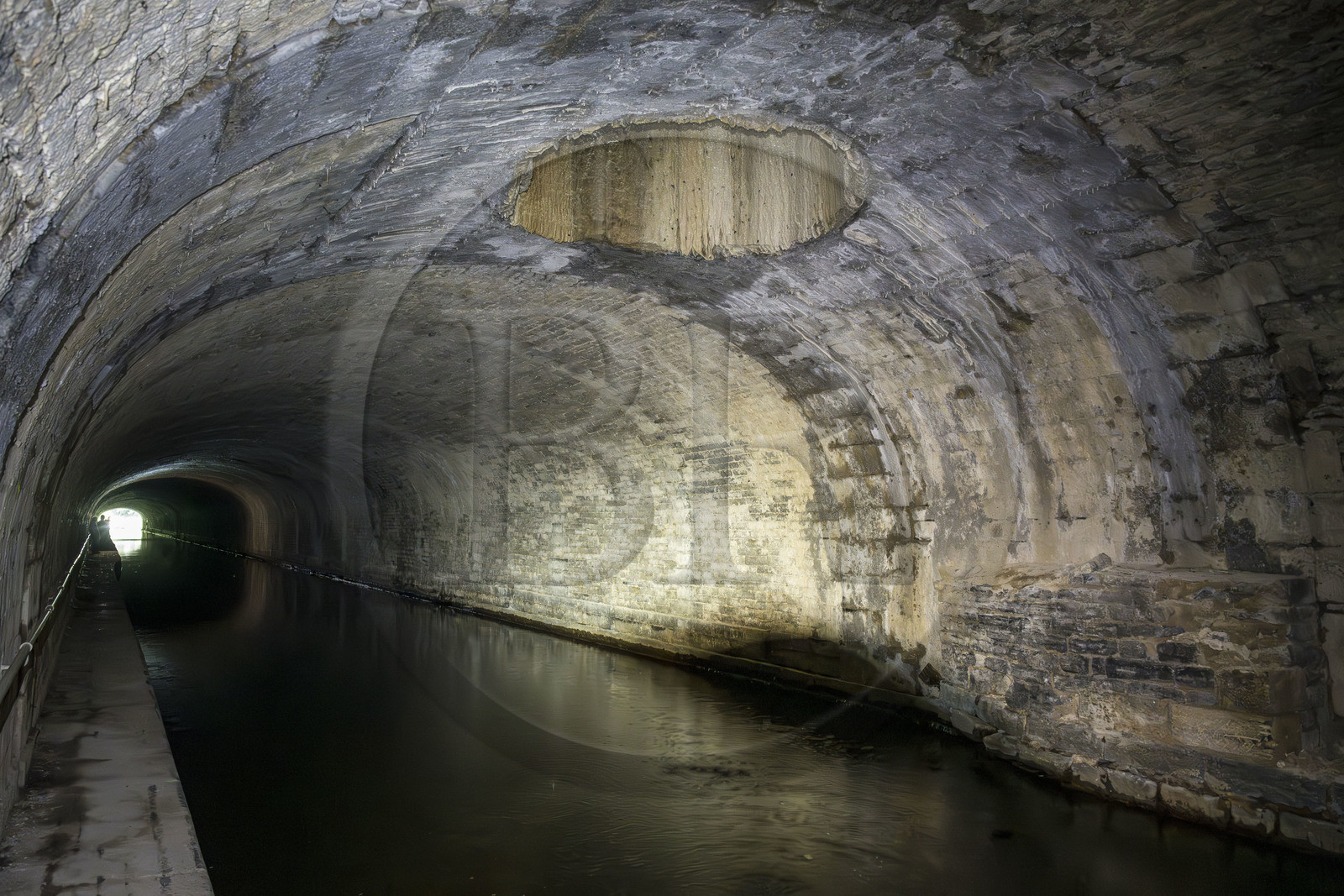France, Nièvre (58), La Collancelle, les voutes de la Collancelle, tunnel long de 758 m du canal du Nivernais