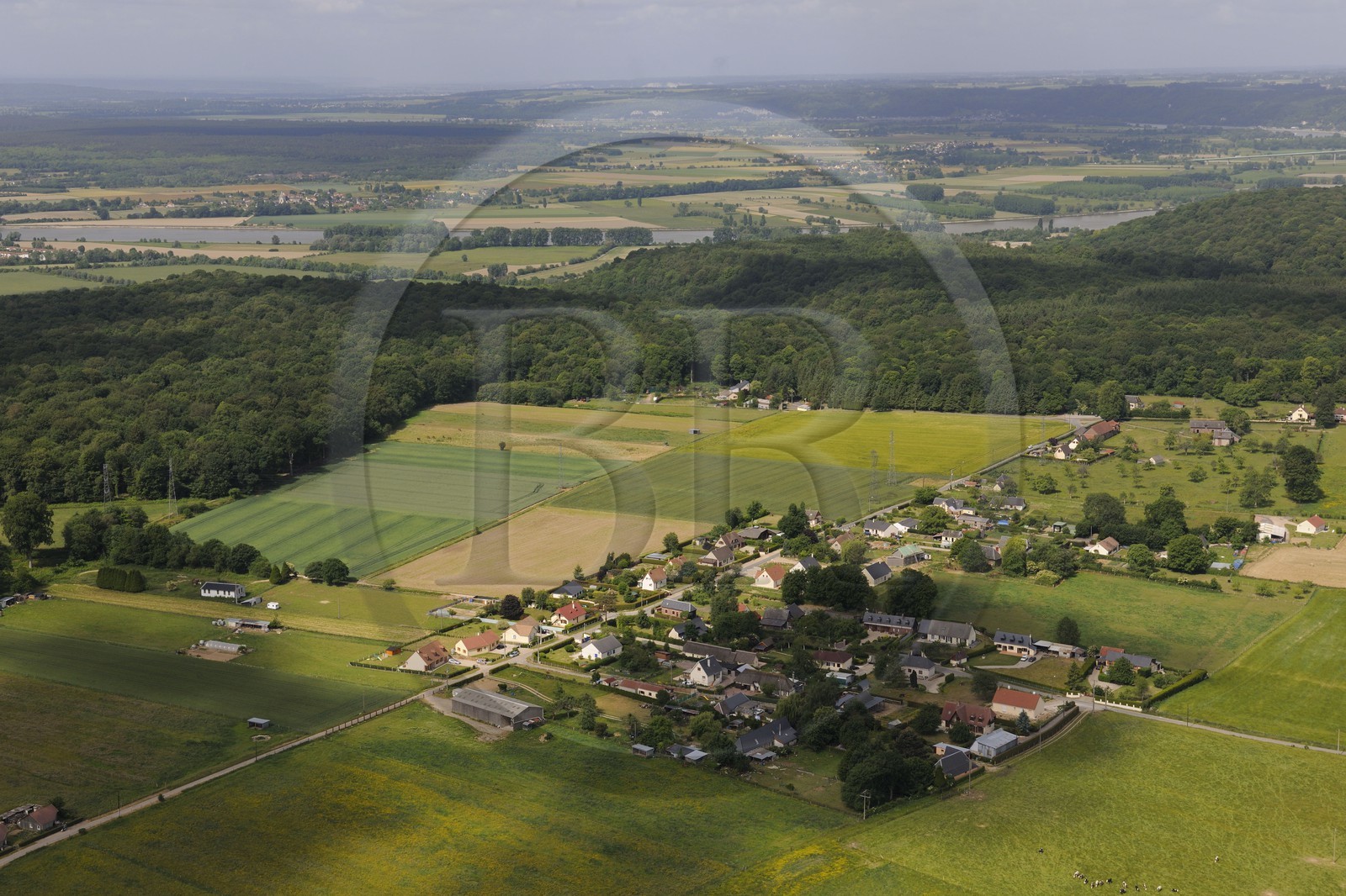 France, Seine-Maritime (76), la Seine et la forêt domaniale du Trait Maulévrier à Sainte-Marguerite-sur-Duclair (vue aérienne)