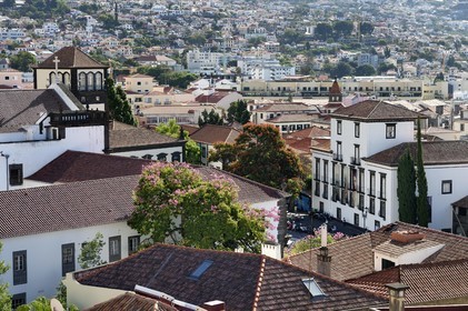 Portugal, Ile de Madère, Funchal, praca do municipio, le Musée d'art sacré logé dans l'ancien palais épiscopal sur la place de la mairie