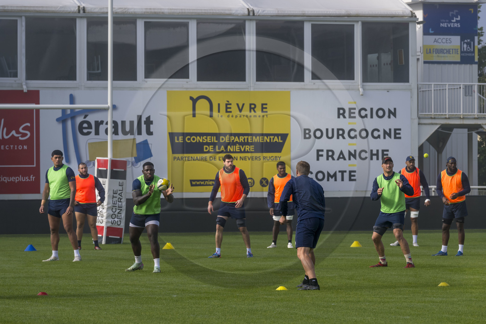 France, Nièvre, Sermoise-sur-Loire, Pré-Fleuri stadium, training session of USON Nevers Rugby players