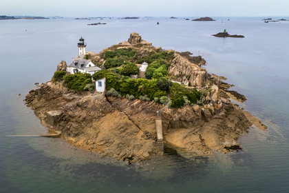 France, Finistère, Morlaix bay, Carantec, Louet Island and its lighthouse (aerial view)