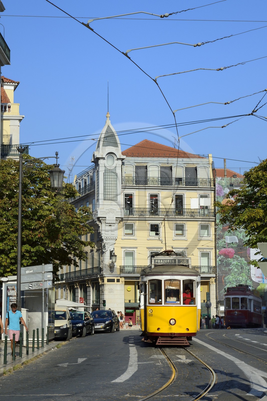 Portugal, Lisbonne, quartier du Chiado, tramway (electricos) à Largo Luis de Camoes