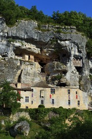 France, Dordogne (24), Périgord Noir, vallée de la Vézère, Tursac, maison fortifiée troglodytique de Reignac du XVIe siècle