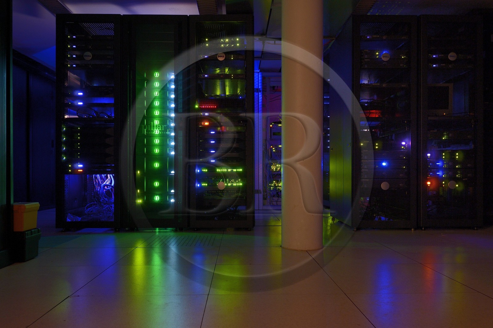 France, Rhône (69), Saint-Romain-au-Mont-d'Or, la Demeure du Chaos, l'œuvre d'art est basé sur la transformation sans fin de la maison du XVIIème siècle de l'artiste plasticien Thierry Ehrmann en une réplique de zone de guerre à l'image du monde présent, la salle informatique