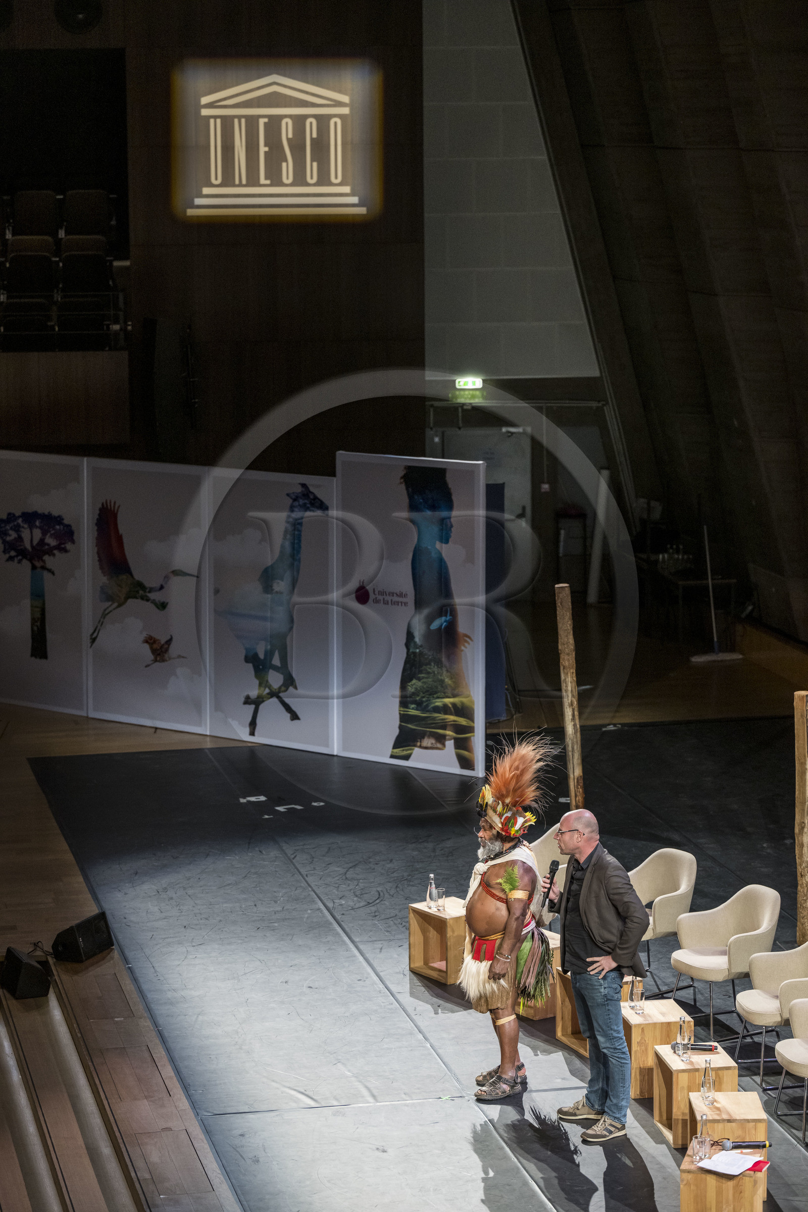 France, Paris (75), siège de l'UNESCO, conférence à l'Université de la Terre du 25 novembre 2022, le chef Papou Mundiya Kepanga