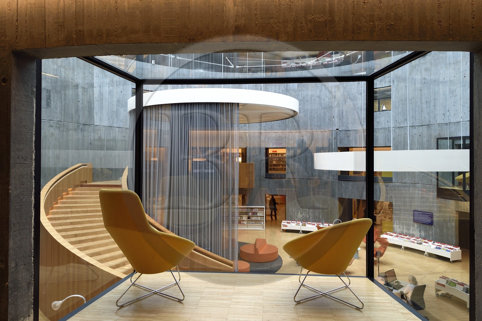 France, Seine-Maritime (76), Le Havre, Centre-ville reconstruit du Havre par Auguste Perret classé Patrimoine Mondial de l'UNESCO, le petit Volcan oeuvre de l'architecte Oscar Niemeyer, bibliothèque et médiathèque