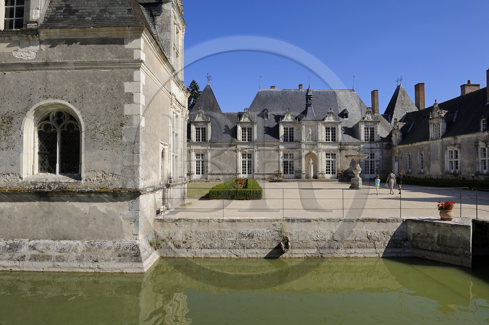 France, Loir et Cher, Villesavin Castle (Loire chateau), honor courtyard