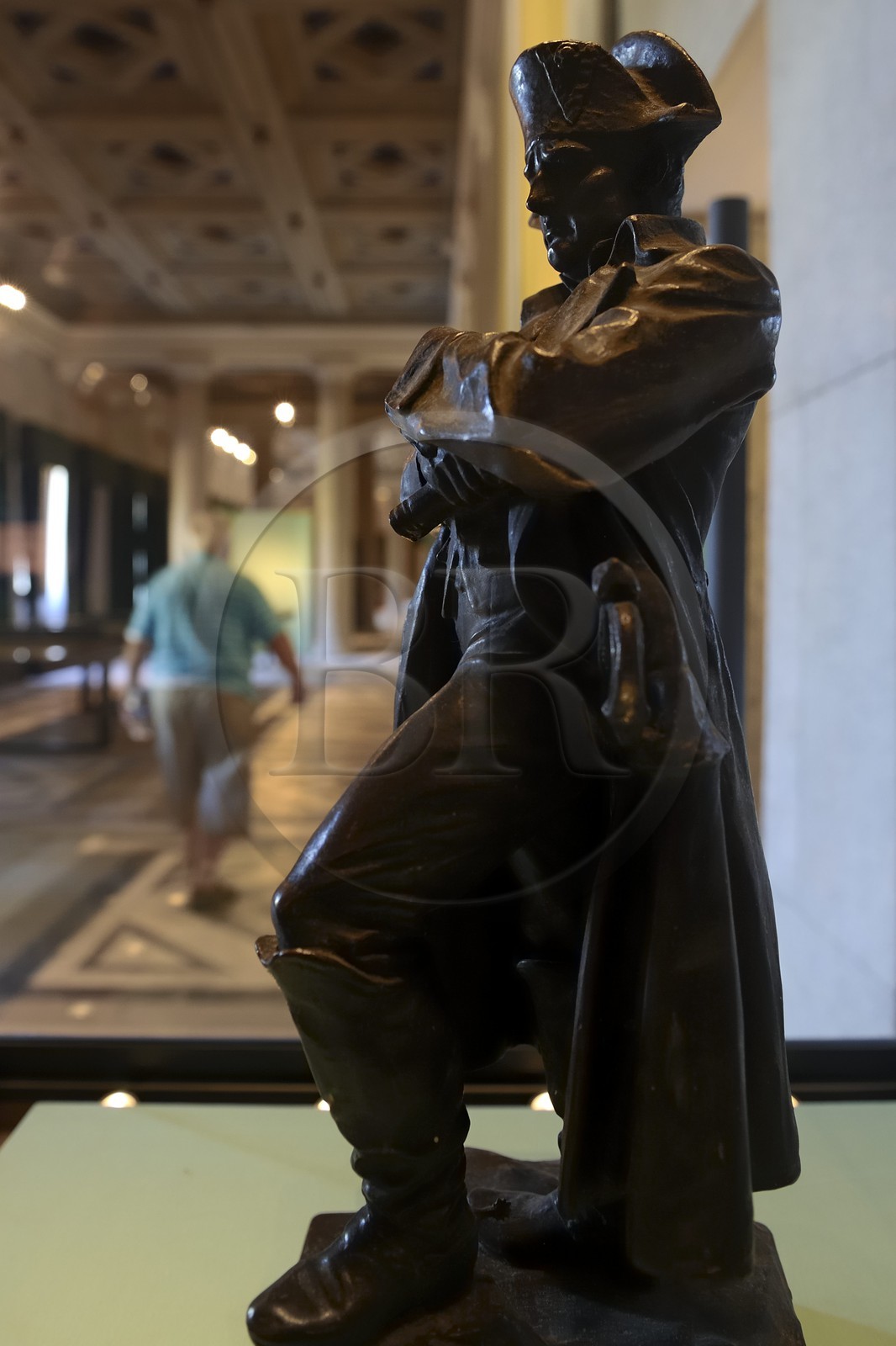 Italie, Toscane, l’Ile d’Elbe, San Martino, la Villa Napoleonica achetée par Napoléon 1er lors de son exile, statuette de l'empereur dans la galerie construite en 1851 par le prince russe Alexandre Demidoff