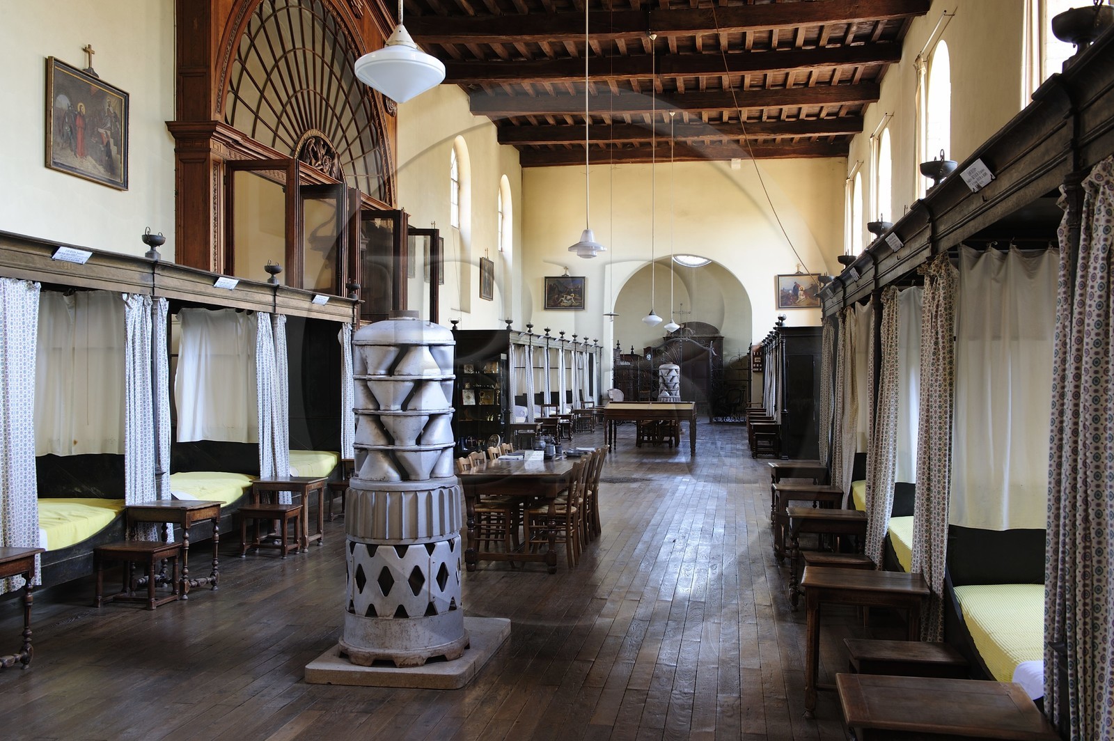 France, Saône et Loire (71), Louhans, grande salle commune de l'Hôtel-Dieu