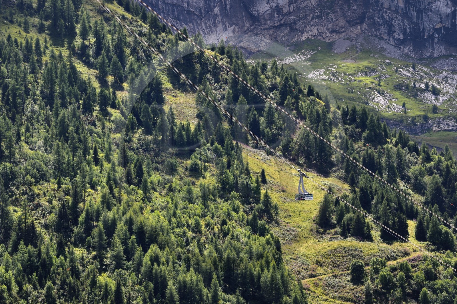 Suisse, Canton de Vaud, Ormont-Dessus, Les Diablerets, téléphérique de Glacier 3000 au Col du Pillon