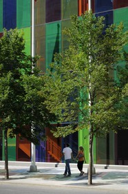 Canada, province de Québec, Montréal, le quartier International, le Palais des Congrès et ses façades multicolores